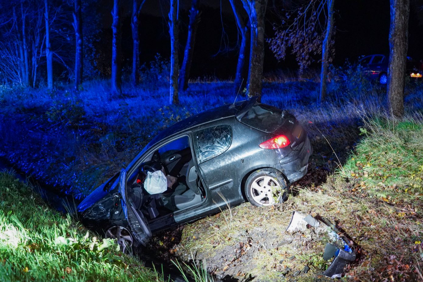 Auto Belandt In Sloot Na Ongeval Op A28 - NoordActueel - Het Laatste ...