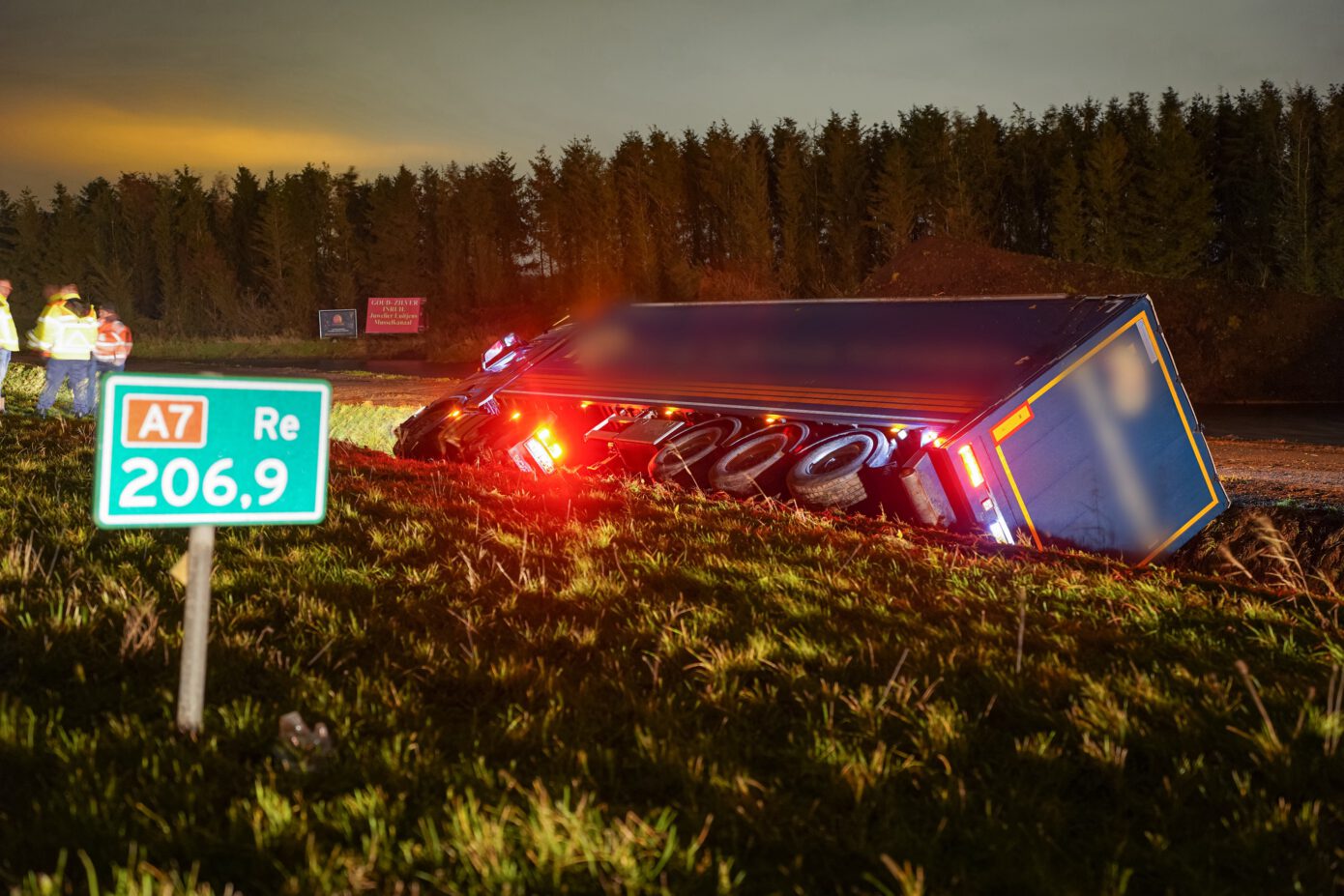 Vrachtwagen Belandt In Sloot A7 Groningen - NoordActueel - Het Laatste ...