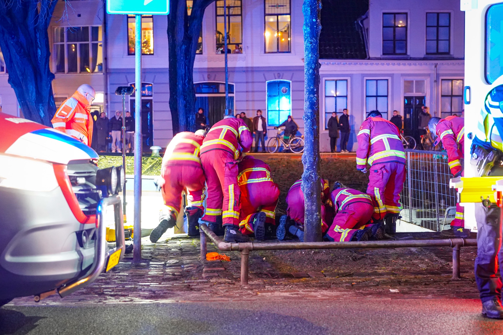 Brandweer Redt Drenkeling Uit Water Bij Turfsingel In Groningen Noordactueel Het Laatste 0968